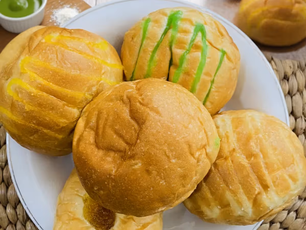 Roti fresh halal Aroma Bakery Makassar untuk camilan dan pesanan acara